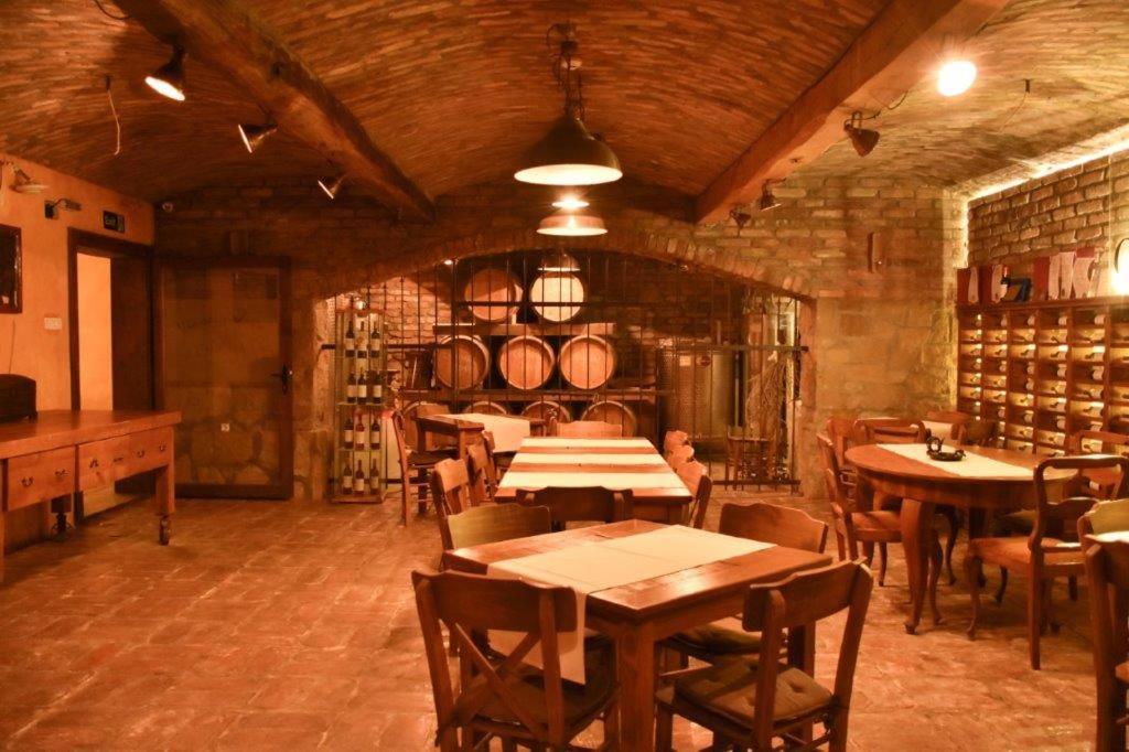 Garni Hotel Chicha - Winery Skrbic Белград Екстериор снимка